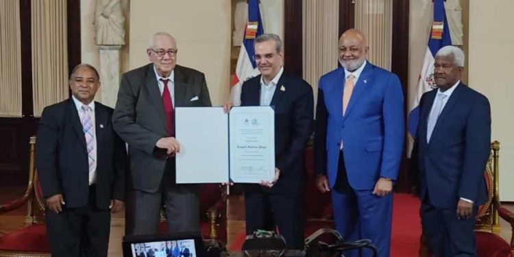 Otorgan a Bonaparte Gautreaux Premio Nacional de Periodismo 2022