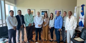 Productores porcino y avícola sostienen reunión con ministro Medio Ambiente