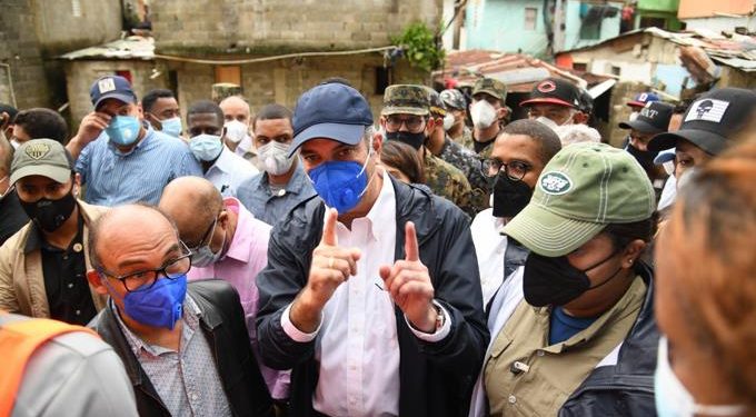 Presidente Abinader suspende agenda de este domingo en Bahoruco e Independencia por incidencia de onda tropical