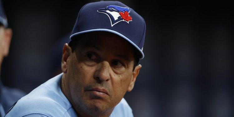 Montoyo despedido como manager de Azulejos