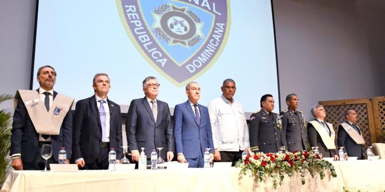 18 agentes policiales son investidos como nuevos defensores de la Ciberseguridad