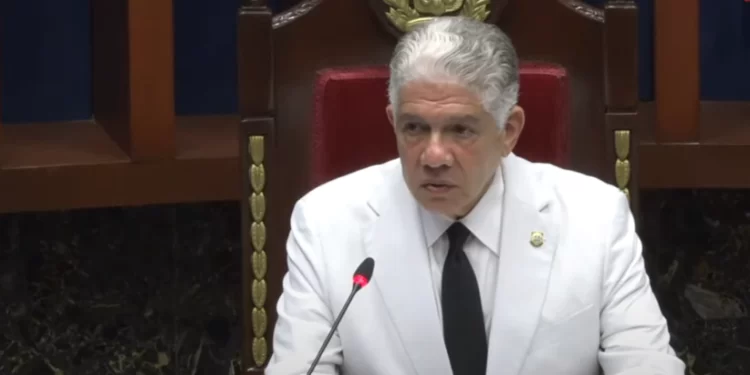 Ratifican a Eduardo Estrella como presidente del Senado
