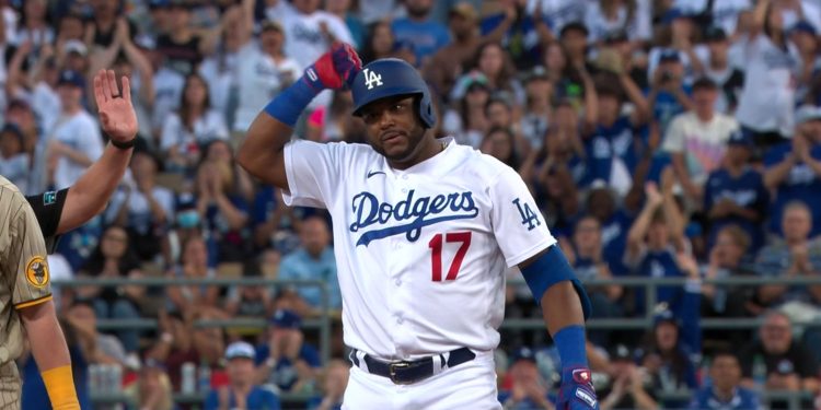 Dodgers apalean a Padres tras emotivo homenaje a Scully, Cardenales remontan a Yankees, Vladimir pega su jonrón 22