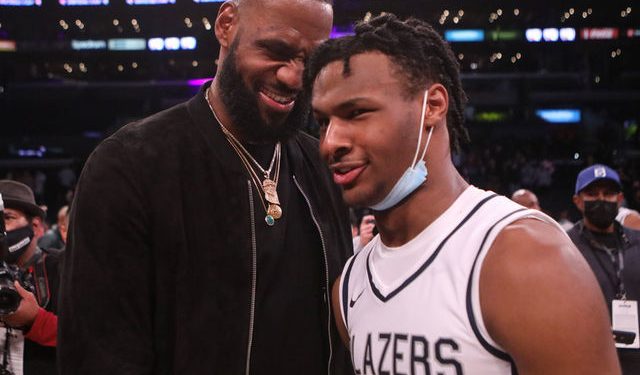 LeBron desmiente rumores de firmas de su hijo Bronny con Oregon