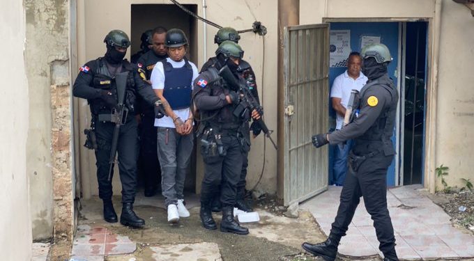 Rochy RD queda en libertad, varían medidas de coerción por presentación periódica