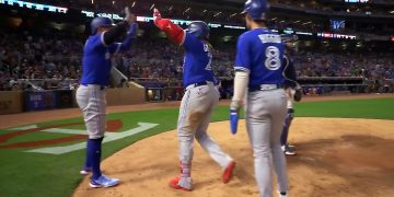 Vladimir Jr, Teoscar y Laureano pegan jonrón; Soto triple y doble en revés de los Padres