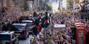 Féretro de la reina Isabel II fue traslado desde el Palacio de Buckingham hasta Westminster