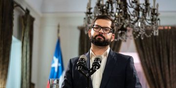 Boric se compromete a impulsar un nuevo proceso constituyente en Chile