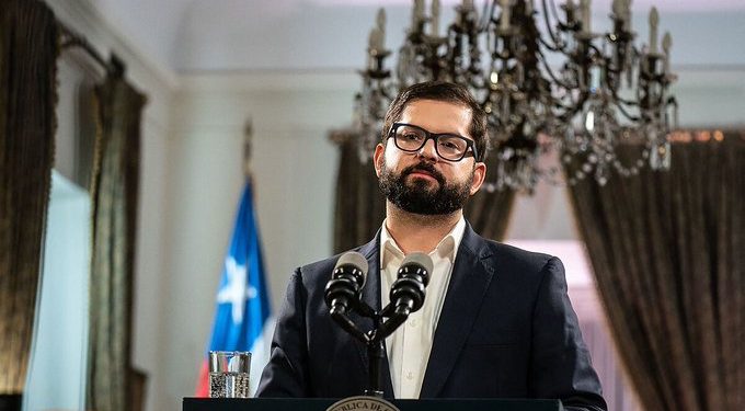 Boric se compromete a impulsar un nuevo proceso constituyente en Chile
