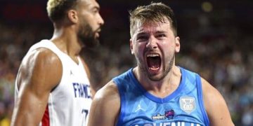 Doncic enloquece con 47 puntos, Eslovenia vence a Francia