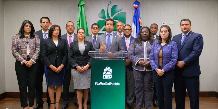 Diputados FP proponen destinar fondos de MINERD a terminación de aulas y formación docente