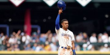 Julio Rodríguez, tercero con 25 robos y 25 cuadrangulares en temporada de novato