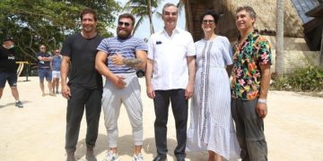 Presidente Abinader visita set de película “Road House”