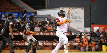 Juan Francisco da jonrón por el central y Gigantes ganan tercero en línea
