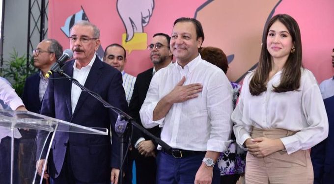 Abel Martínez logra contundente triunfo en consulta del PLD