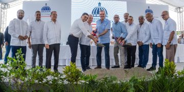 Abinader encabeza acto de inicio del Plan de Remozamiento SDE