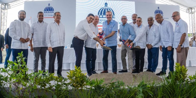 Abinader encabeza acto de inicio del Plan de Remozamiento SDE