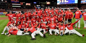 Cleveland, Marineros y Filis avanzan, Mets y Padres a juego decisivo