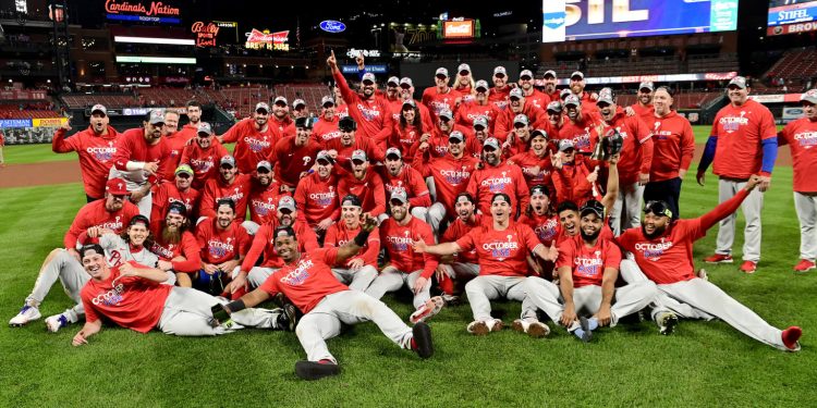 Cleveland, Marineros y Filis avanzan, Mets y Padres a juego decisivo