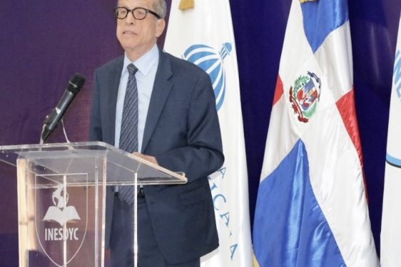 Medio Ambiente realiza conversatorio “Rumbo a la COP27”