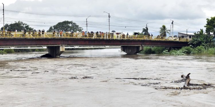 Extienden alertas roja y amarilla en todo Honduras por lluvias de Julia