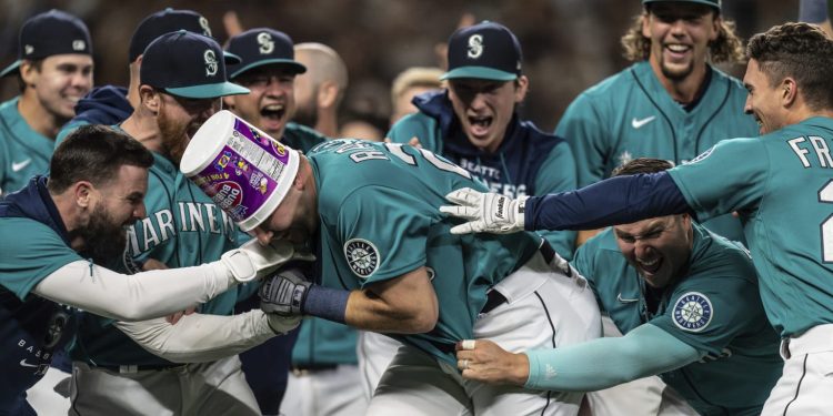Marineros ponen fin a sequía de 20 años y van a postemporada, Pujols regresa al Busch y despacha su HR 701