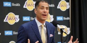 Rob Pelinka seguirá como gerente de Lakers hasta 2026