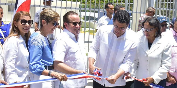 Ministerio de Turismo inaugura centro comunal en Maimón, Puerto Plata