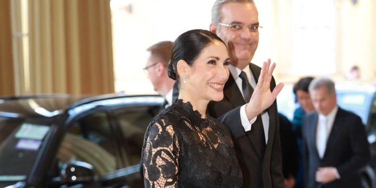 Presidente Abinader y primera dama asisten a recepción ofrecida por los reyes de Reino Unido