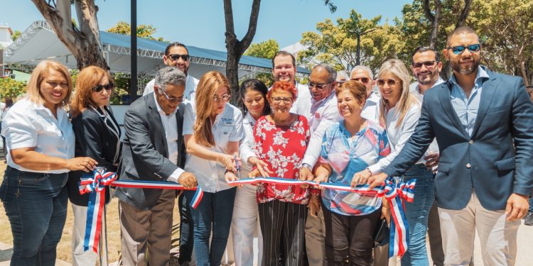 Alcaldía del DN y MOPC entrega nuevo parque en la urbanización Rosmil