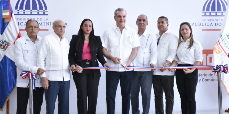 Presidente Abinader inaugura puente en municipio de Mao