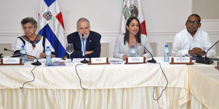 Congreso Nacional clausura Primera Reunión Interparlamentaria República Dominicana-México Durante dos días congresistas dominicanos y mexicanos agotaron una intensa agenda debatiendo temas de interés común para el impulso de las inversiones recíprocas, la gestión del sargazo, el turismo sostenible, entre otros importantes temas.