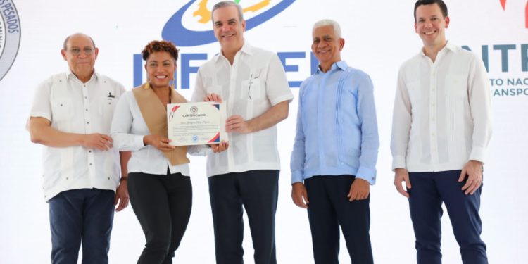 Presidente Abinader dice gobierno ejecuta una verdadera revolución en la formación técnica