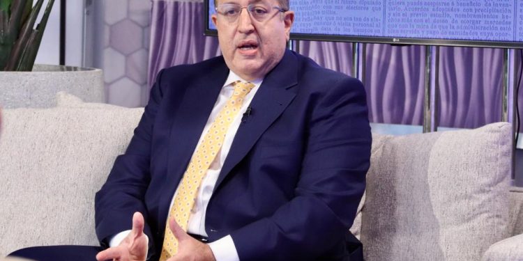 Magín Díaz: “Deuda pública sube US$6 mil MM cada año, pero el gobierno no tiene la culpa”