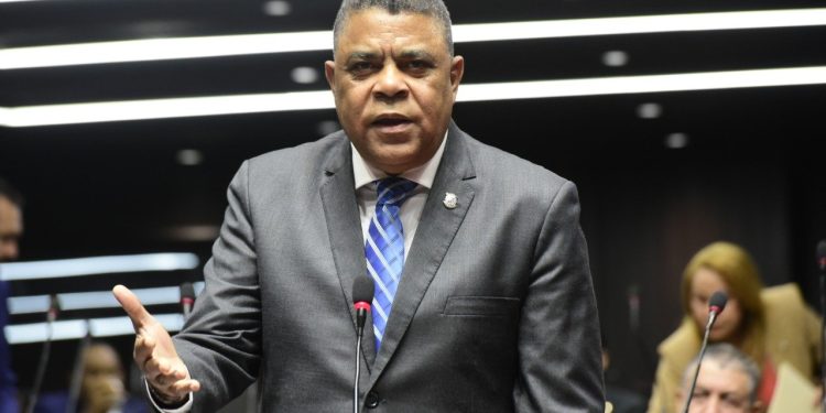 VOCERO DIPUTADOS PLD LAMENTA ESTA LEGISLATURA SOLO HAYA SERVIDO PARA APROBAR PRESTAMOS AL GOBIERNO