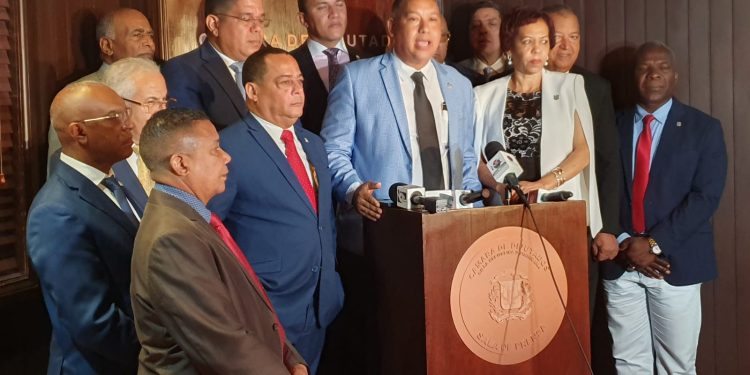 Diputados PRM apoyan aspiraciones Alexis Jiménez a la senaduría SD