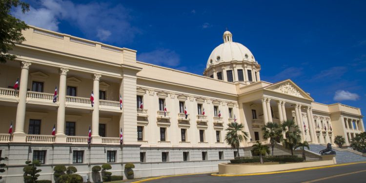 Presidente Abinader emite Decreto 366-23 donde dispone la creación de base aérea en la provincia Barahona