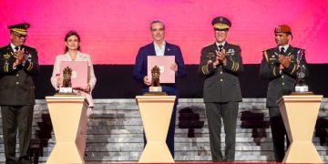 Presidente Abinader y vicepresidenta Peña encabezan acto 76 aniversario del Primer Regimiento Dominicano Guardia Presidencial