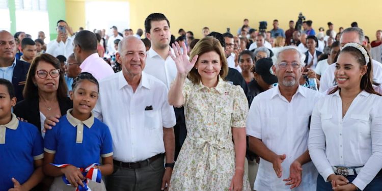 Vicepresidenta Raquel Peña afirma Gobierno mejora red de escuelas públicas para que niños y jóvenes tengan educación de calidad