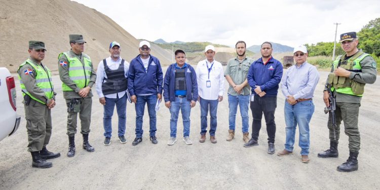 Autoridades realizan un amplio operativo de fiscalización de minas y empresas de agregados en Navarrete