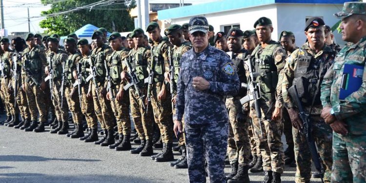 Comando Conjunto Unificado Fuerzas Armadas y Policía Nacional despliegan personal y equipo en el sector de Capotillo