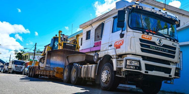 Obras Públicas instaló por 45 días sus equipos en trabajo continuo en el municipio Sabana Grande de Boyá