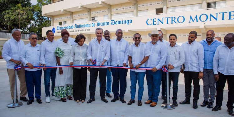 Presidente Abinader inaugura centro UASD en Monte Plata; entrega 200 apartamentos y el asfaltado de calles, aceras y contenes en San Luis
