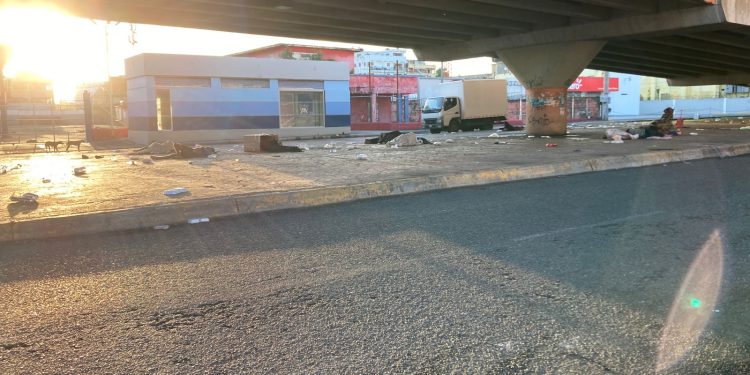 Vagabundos arrabalizan perímetro de las avenidas Máximo Gómez y Nicolás de Ovando