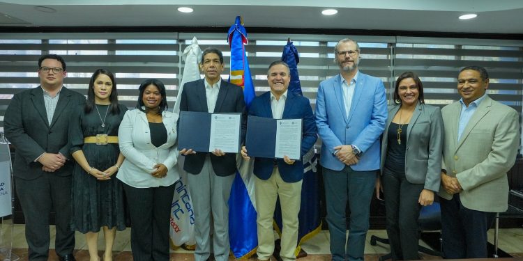 APORDOM y ADOEXPO firman renovación de acuerdo para proveer al sector exportador un servicio portuario eficiente.