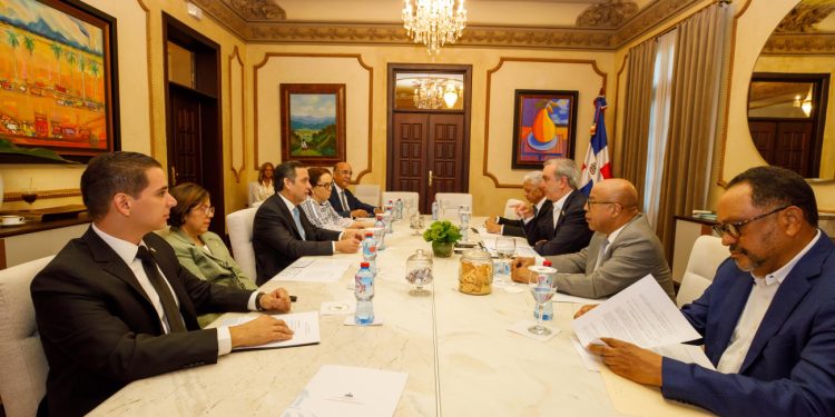 Presidente Abinader concluye primer encuentro del Consejo Nacional de la Magistratura