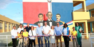 Presidente Abinader entrega escuela básica Ana Eduvigis Salcedo de León