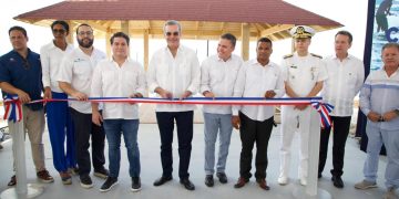 Presidente Abinader inaugura muelle turístico y pesquero Cabeza de Toro, un hogar de ancianos y un Centro Tecnológico Comunitario