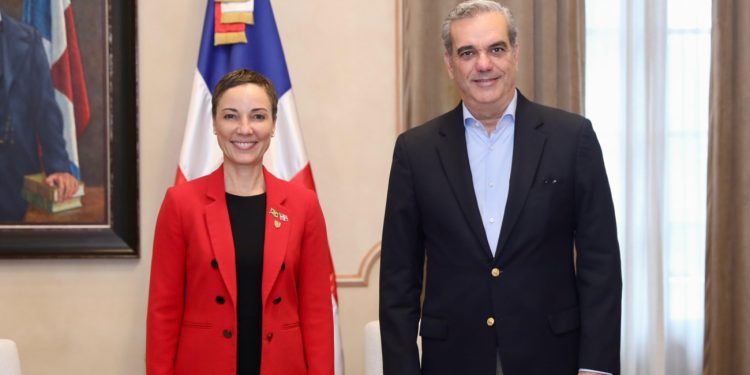 Presidente Abinader recibe a la ministra de Relaciones Exteriores de Jamaica