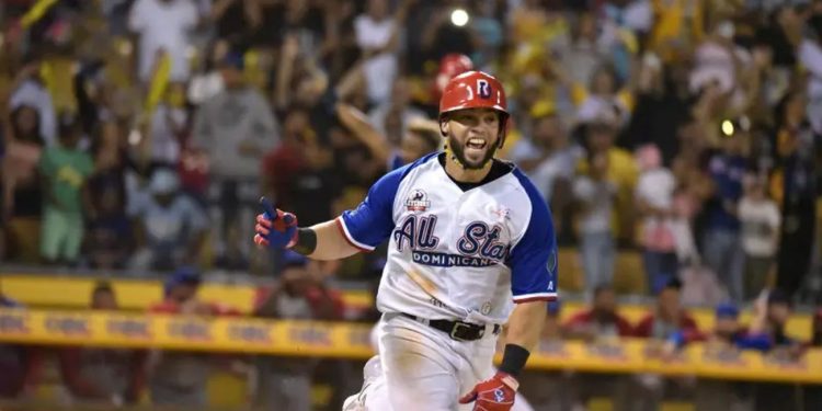 Inefi y Fenapepro llevan 2,000 estudiantes al Juego de Estrellas del béisbol celebrado en Santiago